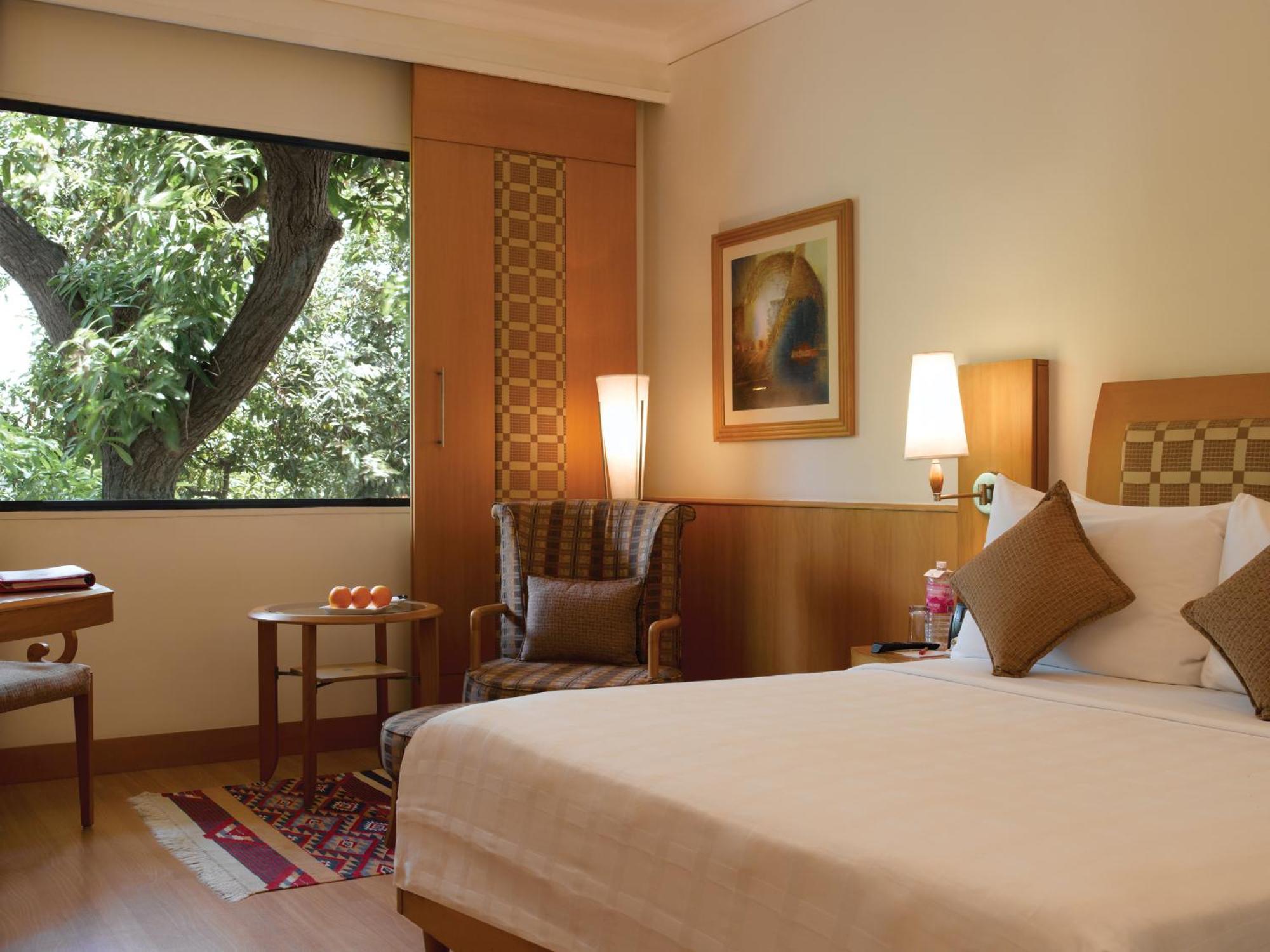Trident Club Room King Bed